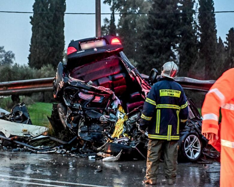 «Έτρεχε και ξαφνικά άλλαξε λωρίδα», λέει ο οδηγός του λεωφορείου που συγκρούστηκε μετωπικά με τον 25χρονο στην Πατρών – Πύργου