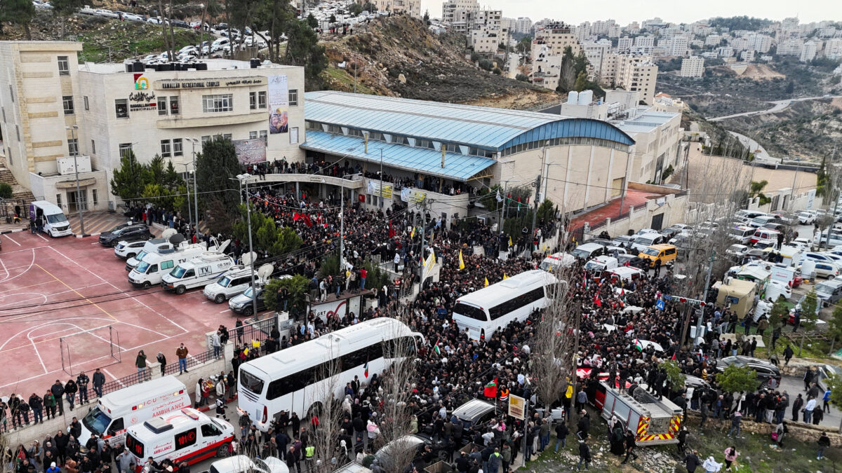 Δυτική Όχθη: Πανηγυρισμοί, αγκαλιές και κλάματα στην υποδοχή των Παλαιστινίων που απελευθέρωσε το Ισραήλ