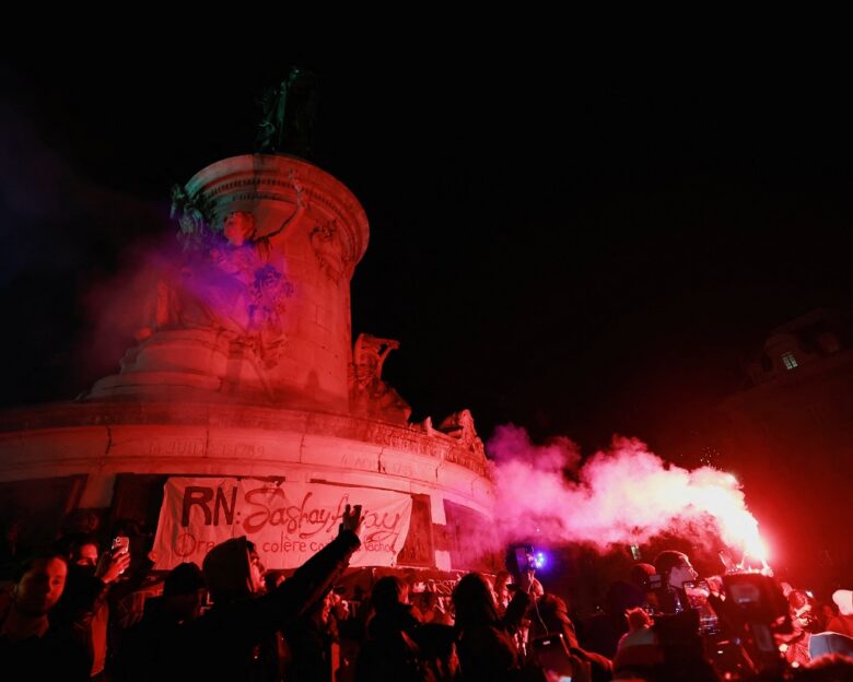 Ζαν Μαρί Λε Πεν: Βγήκαν στους δρόμους της Γαλλίας για να πανηγυρίσουν τον θάνατό του