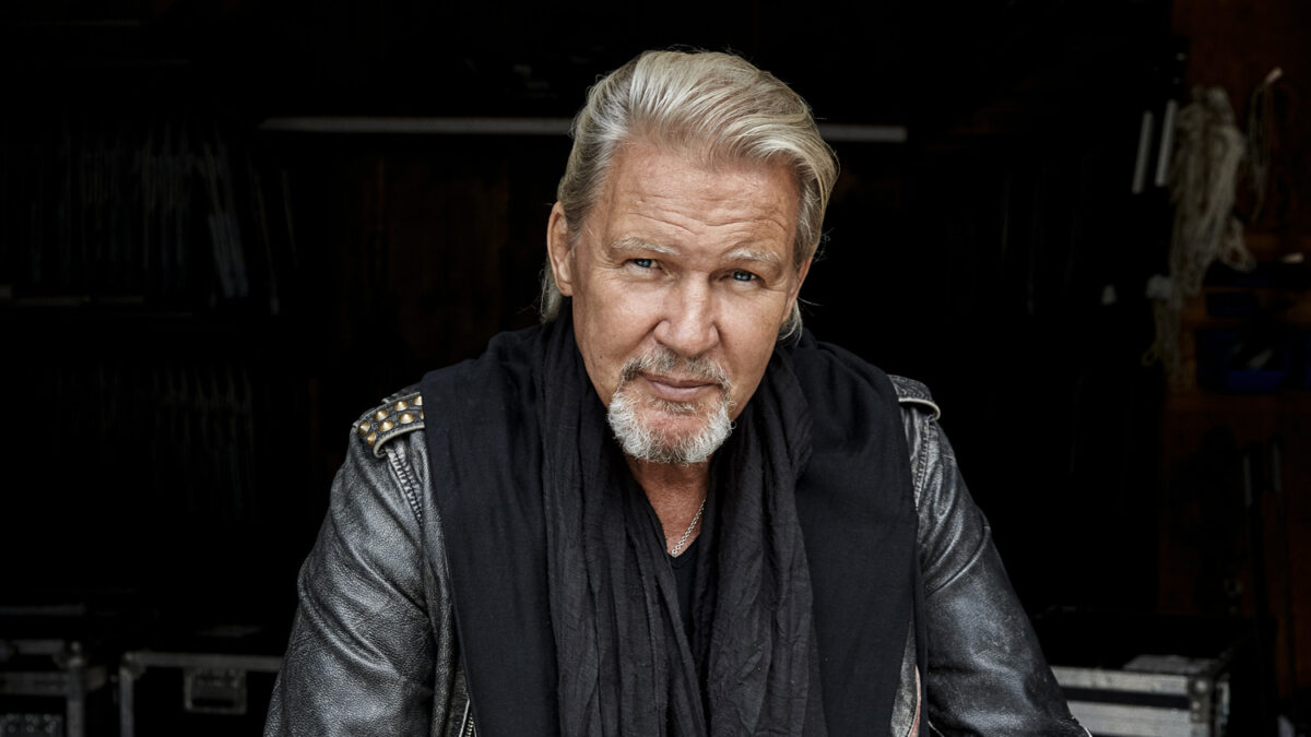 Johnny Logan, o θρύλος της Eurovision έρχεται στο θέατρο Παλλάς