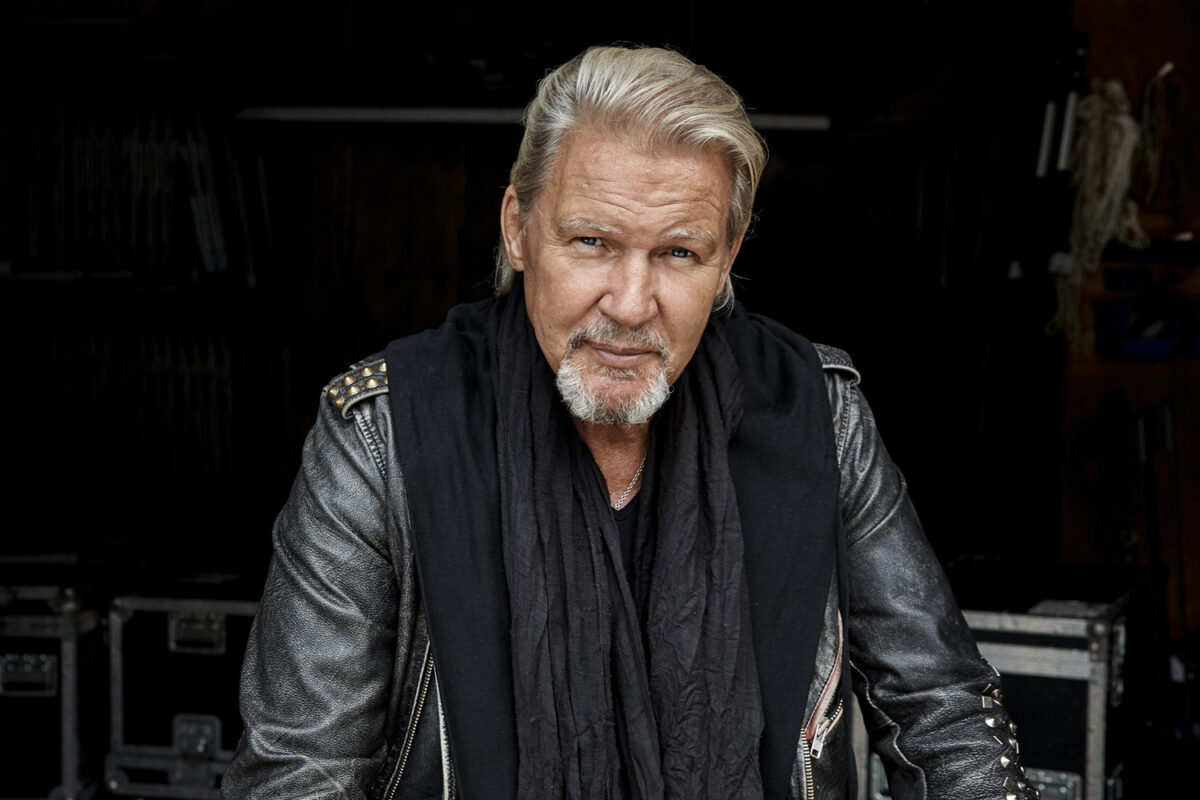 Johnny Logan, o θρύλος της Eurovision έρχεται στο θέατρο Παλλάς