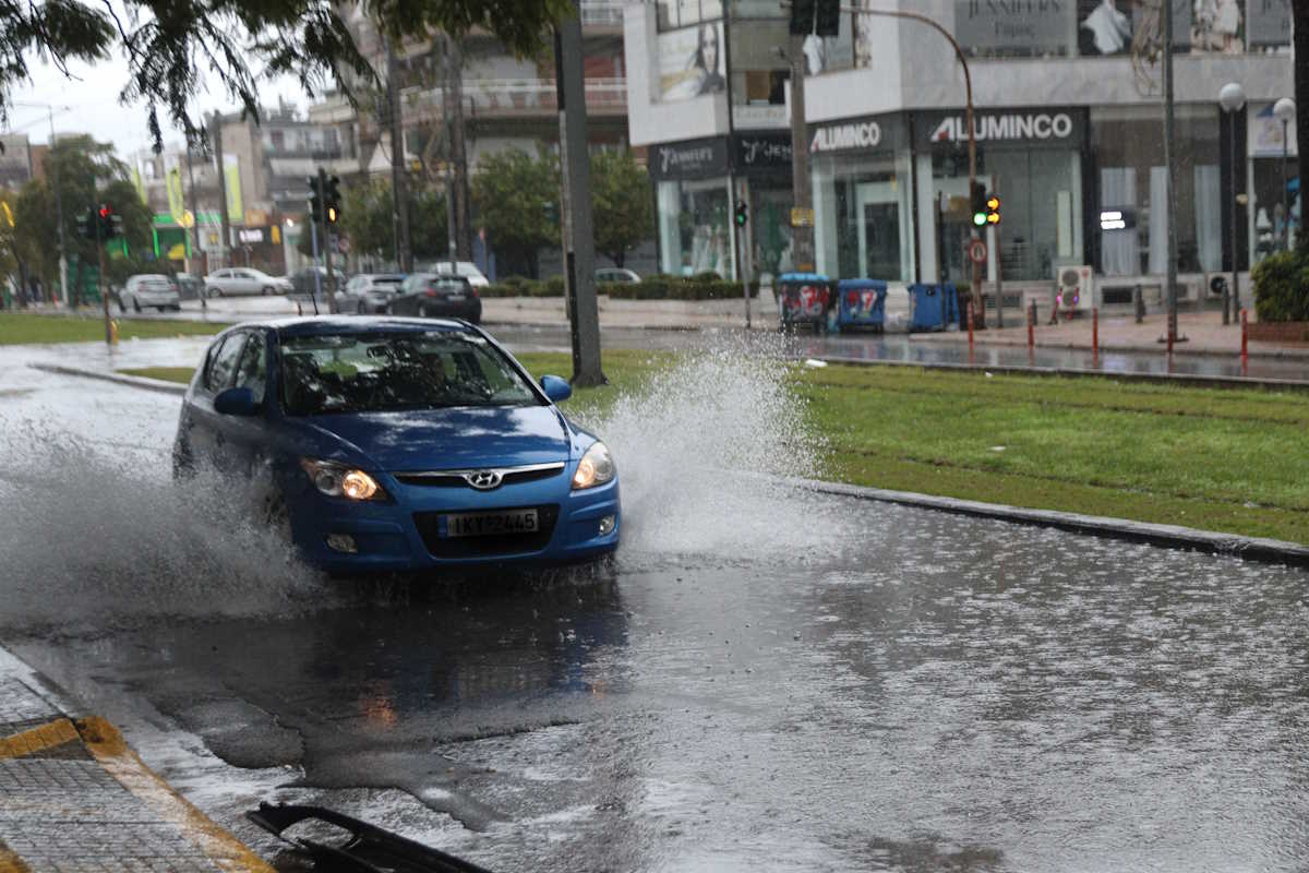 Καιρός αύριο: Συννεφιά με τοπικές βροχές και καταιγίδες – Έως τους 19 βαθμούς η θερμοκρασία