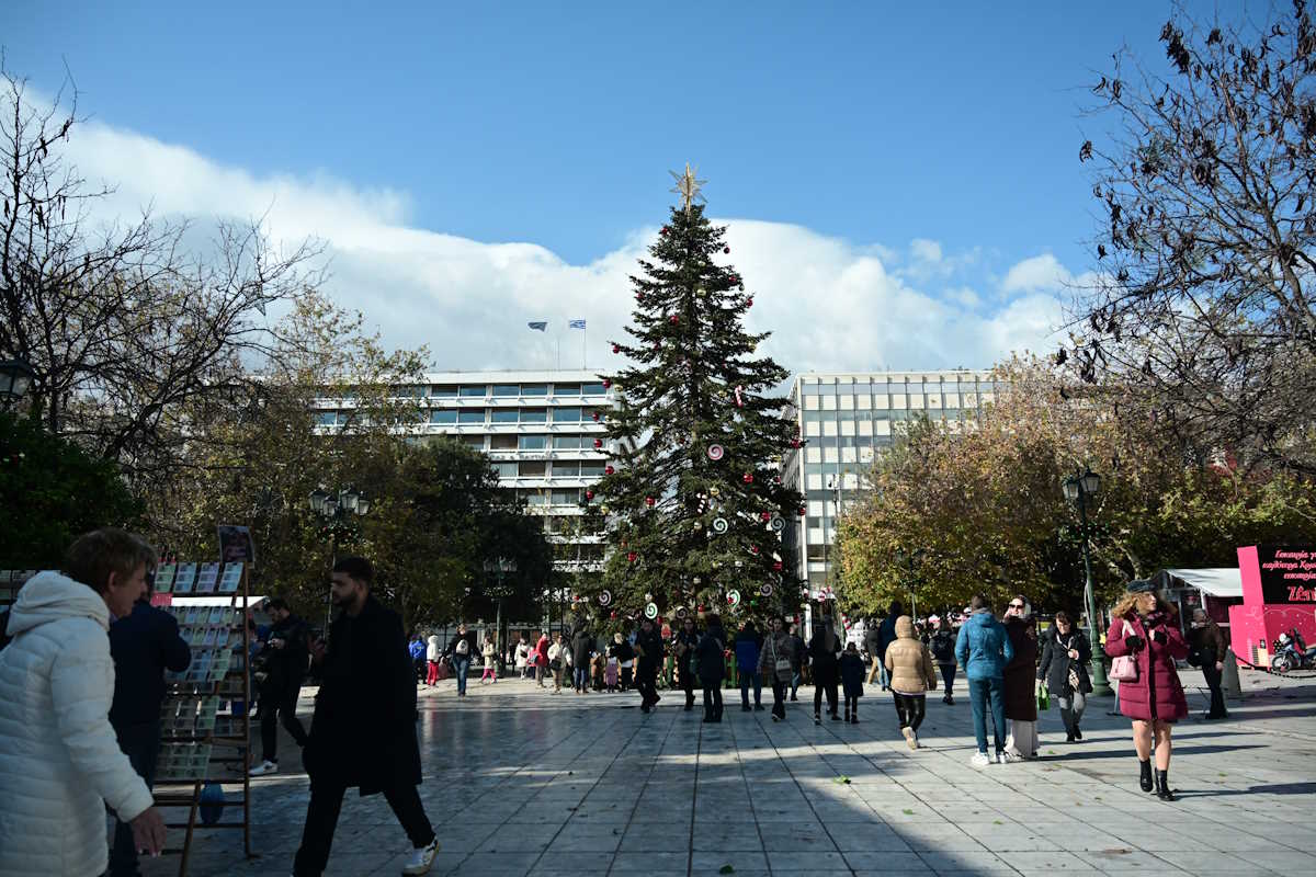 Καιρός: Ηλιόλουστη η Κυριακή, λίγα σύννεφα με τοπικές βροχές τα Θεοφάνεια – Η πρόγνωση έως τις 9 Ιανουαρίου