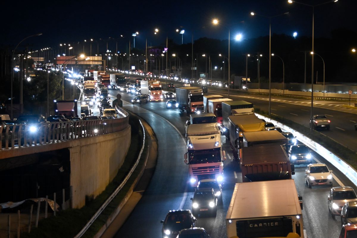 Κίνηση στους δρόμους: Τροχαίο με τραυματία στον Κηφισό – Καθυστερήσεις στο ρεύμα προς Λαμία