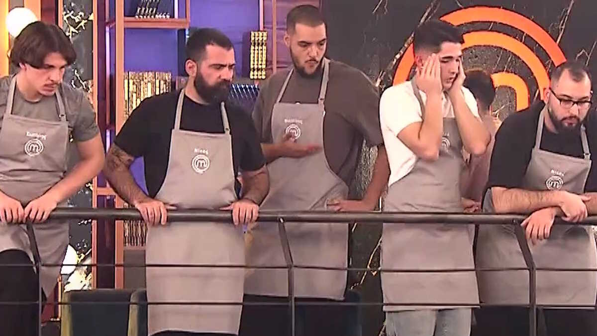 Masterchef: Αρπάχτηκαν οι Γκρι στην πρώτη ομαδική δοκιμασία – Τσακωμός Νέστορα και Άγγελου στο συμβούλιο