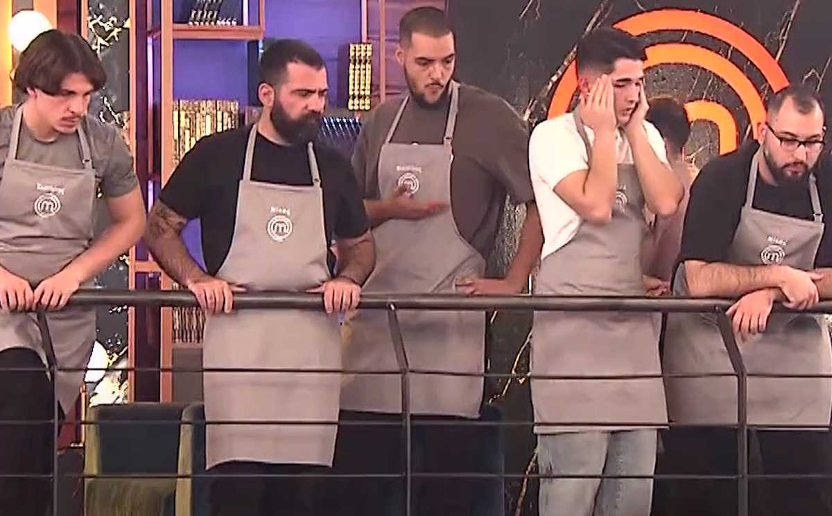 Masterchef: Αρπάχτηκαν οι Γκρι στην πρώτη ομαδική δοκιμασία – Τσακωμός Νέστορα και Άγγελου στο συμβούλιο