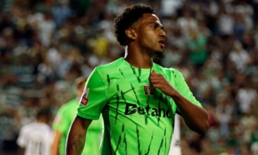 epa11562235 Sporting`s, Marcus Edwards celebrates a goal against Farense during the Portuguese First League soccer match Farense vs Sporting held at Sao Luis Stadium in Faro, Portugal, 23 August 2024.  EPA