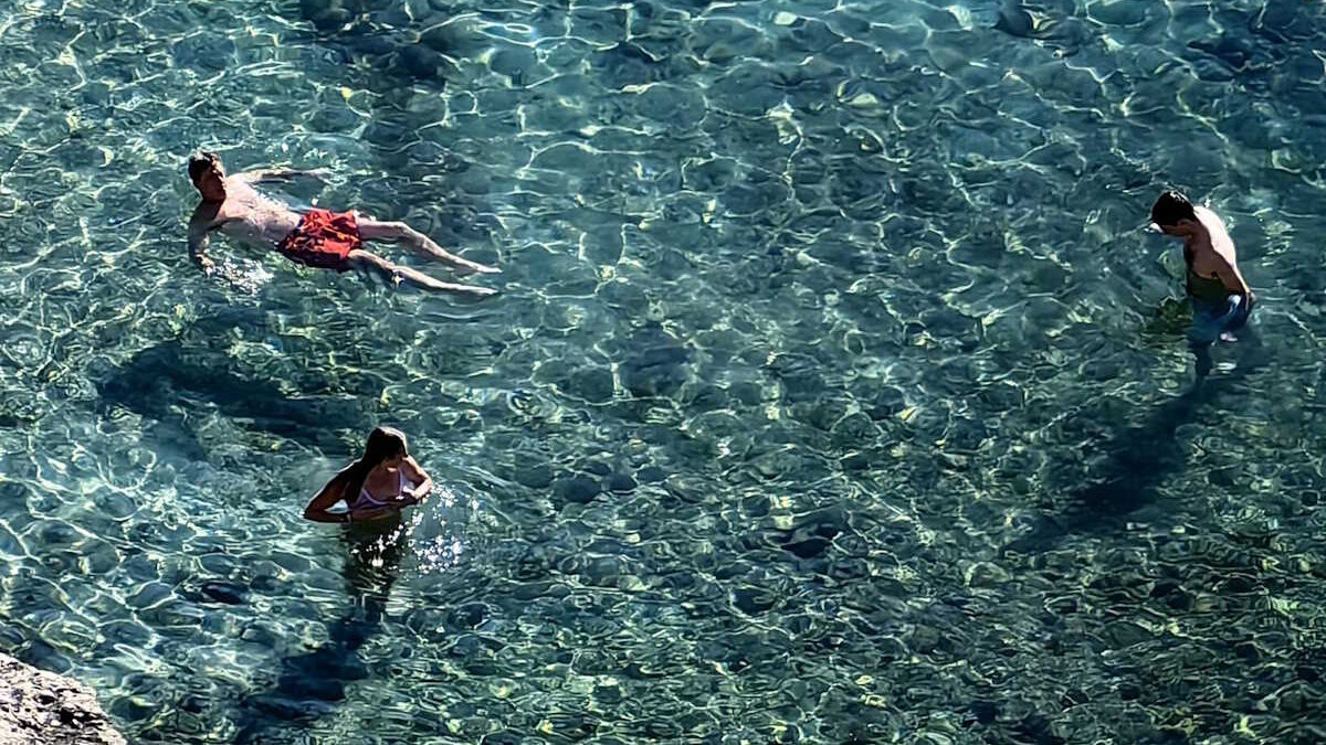 Πρωτοχρονιά με μπάνιο στη θάλασσα στο Ναύπλιο και στην Πάτρα