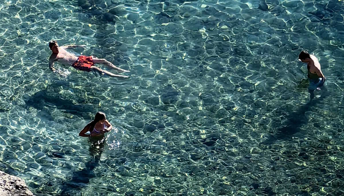 Πρωτοχρονιά με μπάνιο στη θάλασσα στο Ναύπλιο και στην Πάτρα