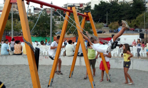 Έρευνα Prorata για το δημογραφικό: Γιατί οι Έλληνες δεν κάνουν οικογένεια – Συνθήκες ή επιλογή