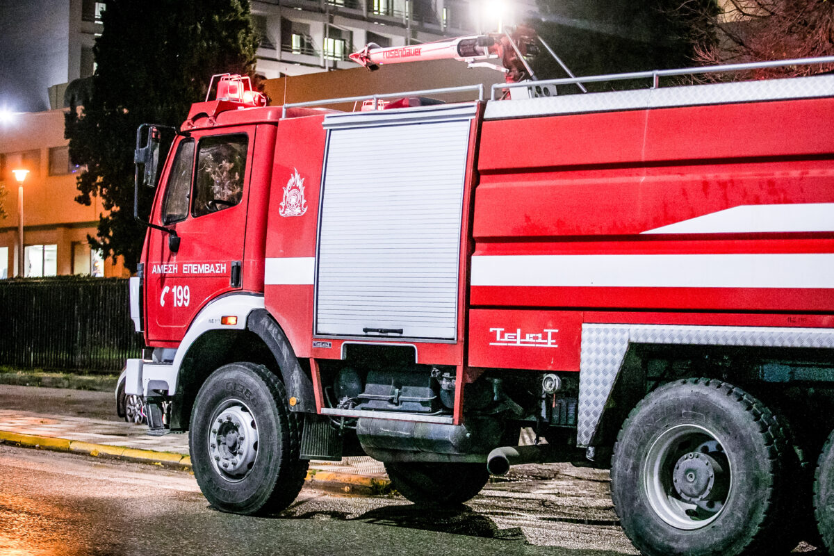 Φωτιά σε αντιπροσωπεία αυτοκινήτων στη Λήμνο – Τρεις τραυματίες