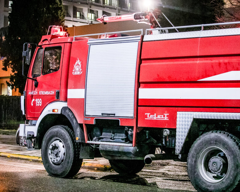 Φωτιά σε αντιπροσωπεία αυτοκινήτων στη Λήμνο – Τρεις τραυματίες