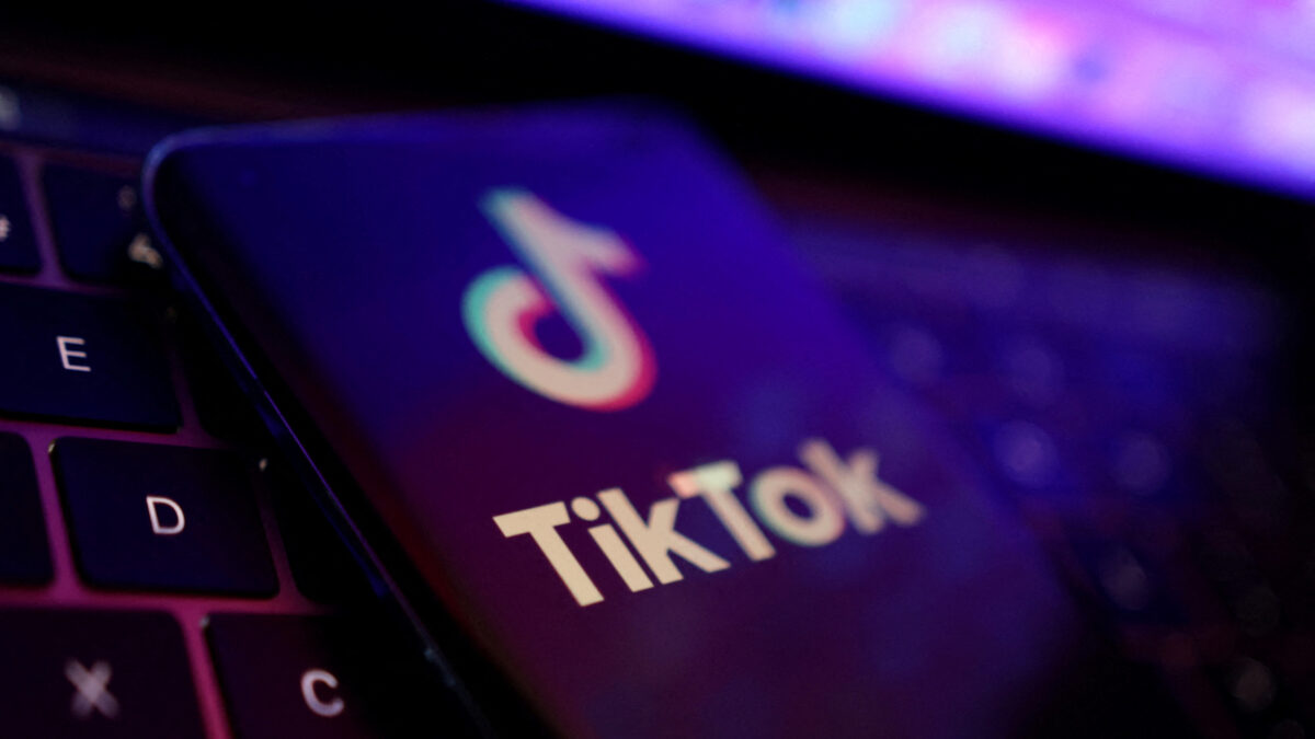 Το TikTok ευχαριστεί τον Ντόναλντ Τραμπ «που θα βρει λύση για να παραμείνει διαθέσιμο στις ΗΠΑ»