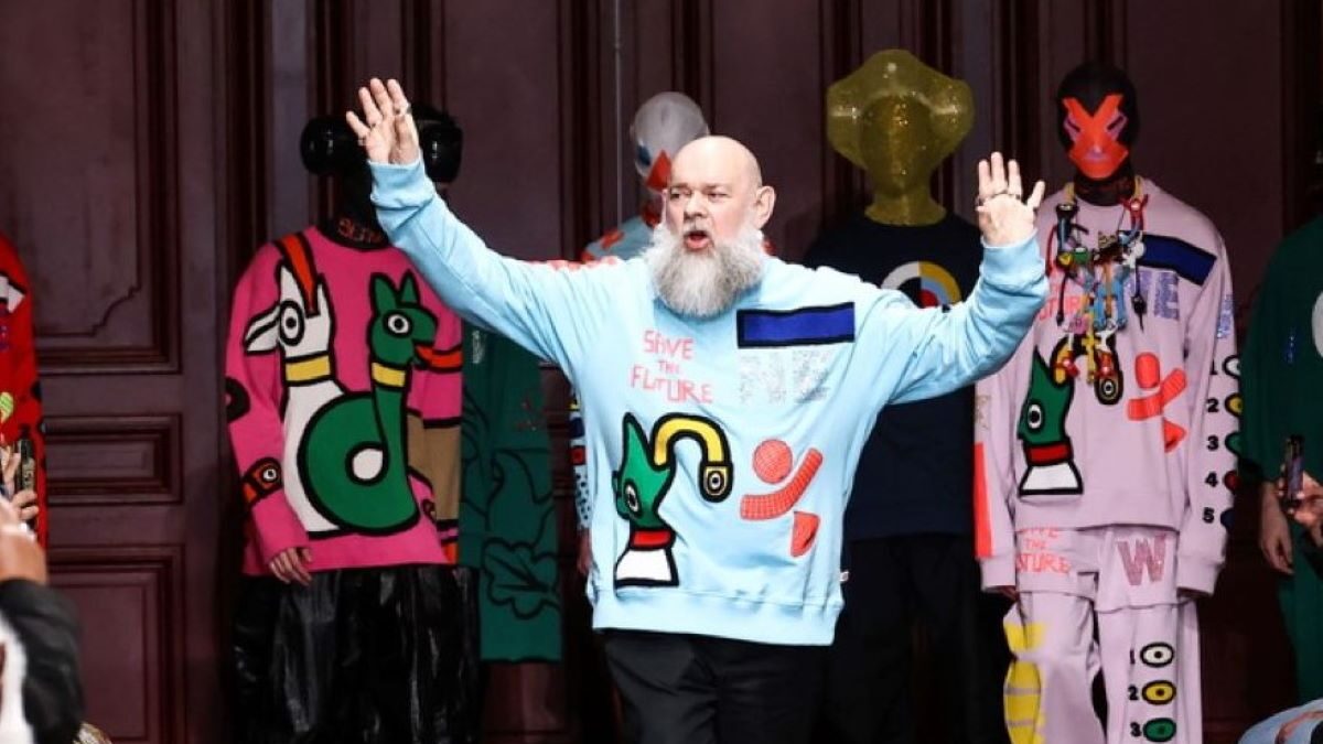 Walter Van Beirendonck: Ο κόσμος της μόδας φοβάται τον Τραμπ, λέει ο βέλγος σχεδιαστής