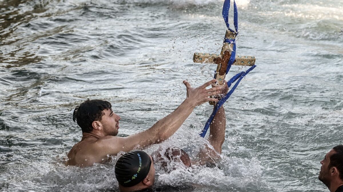 Eορτολόγιο – Θεοφάνεια : Ποιοι γιορτάζουν σήμερα 6 Ιανουαρίου 2025