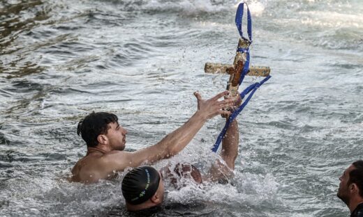 Eορτολόγιο – Θεοφάνεια : Ποιοι γιορτάζουν σήμερα 6 Ιανουαρίου 2025