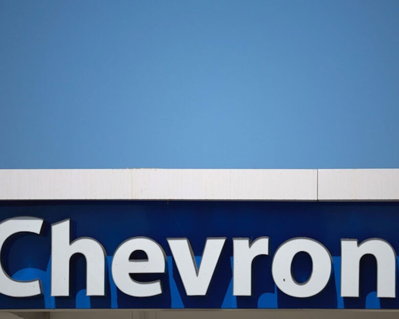 Τι ψάχνει η Chevron στο Ιόνιο  οι επενδύσεις της οικογένειας Δημ. Καλλιτσάντση στα ξενοδοχεία  ο νέος υποψήφιος για τη θέση του Γ. Γ. Βιομηχανίας  γιατί ο Χατζηδάκης επιμένει στη «δημοσιονομική σύνεση»