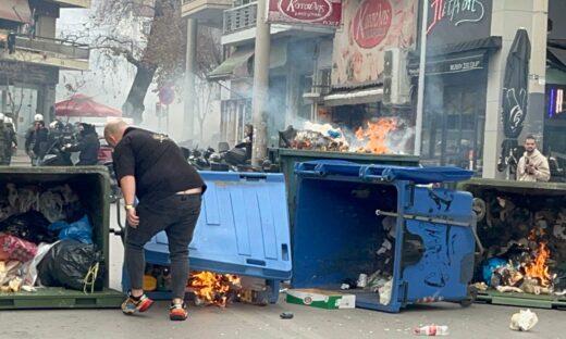 Θεσσαλονίκη: Χιλιάδες κόσμου στην πορεία για τα Τέμπη – Επεισόδια μετά τη διαδήλωση