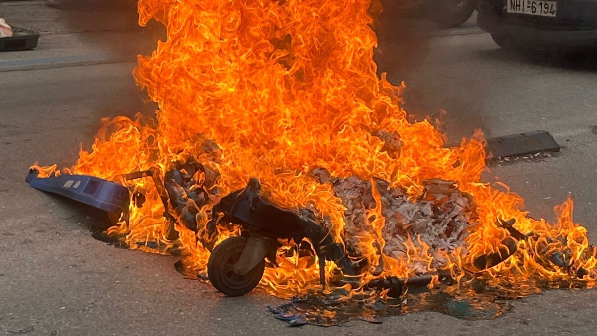 Θεσσαλονίκη: Χημικά και μολότοφ μετά τη μεγαλειώδη διαδήλωση για τα Τέμπη – 23 προσαγωγές