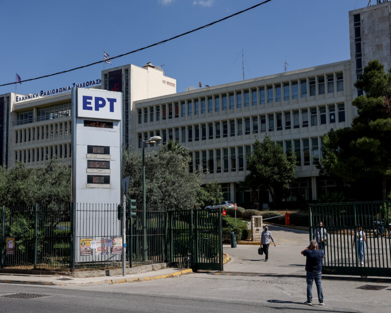 Οι καταγγελίες δημοσιογράφων της ΕΡΤ για τα Τέμπη και η απάντηση της δημόσιας τηλεόρασης