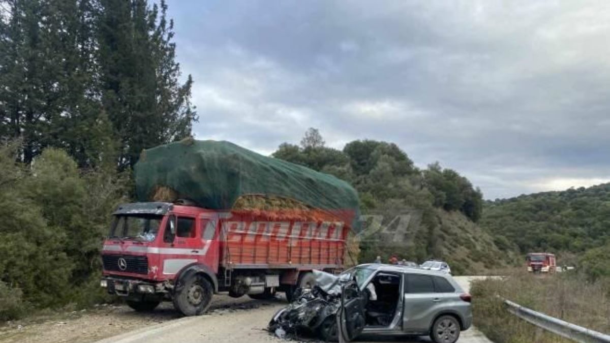 Αχαϊα: Σφοδρή σύγκρουση με φορτηγό στην Τριταία – Σμπαράλια έγινε αυτοκίνητο, επιχείρηση απεγκλωβισμού του οδηγού