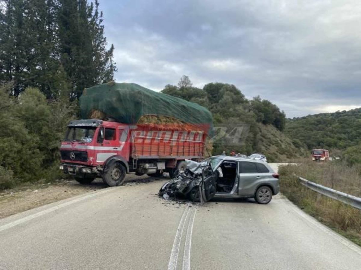 Αχαϊα: Σφοδρή σύγκρουση με φορτηγό στην Τριταία – Σμπαράλια έγινε αυτοκίνητο, επιχείρηση απεγκλωβισμού του οδηγού