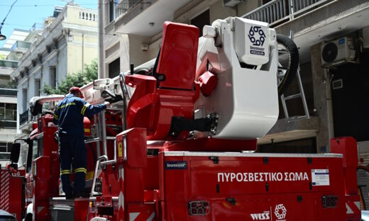 Φωτιά σε διαμέρισμα στην πλατεία Αττικής: Χωρίς τις αισθήσεις της απεγκλωβίστηκε ηλικιωμένη