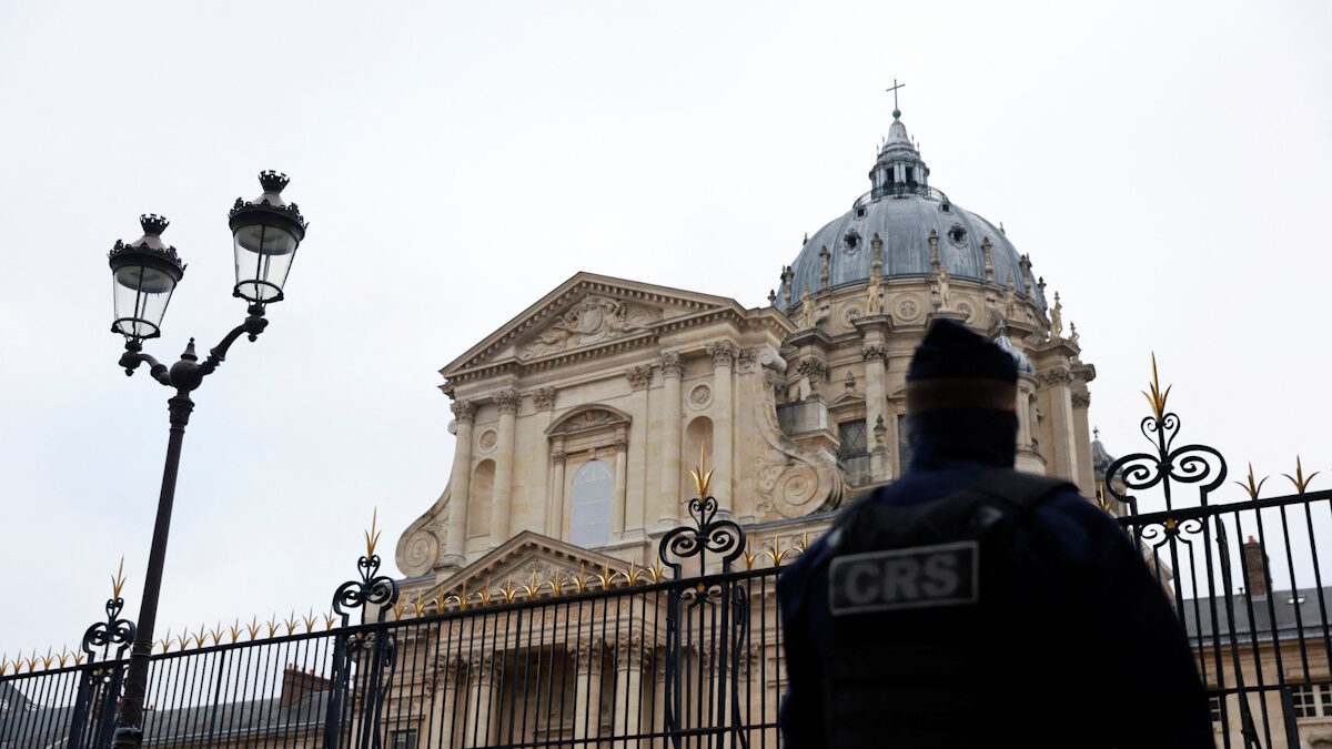 Γαλλία: Δύο ανήλικοι σκότωσαν έναν 14χρονο μπροστά στον φίλο του για να του κλέψουν το κινητό