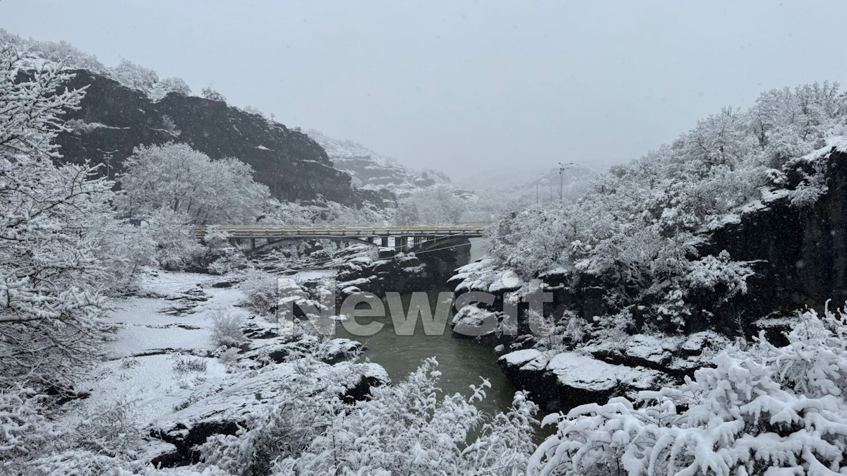 Γρεβενά: Ειδυλλιακό τοπίο από τα χιόνια στον ποταμό Βενέτικο στα Γρεβενά