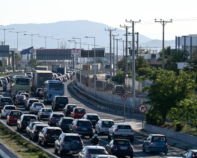 Κίνηση στους δρόμους: Προβλήματα σε Κηφισό και Κηφισίας