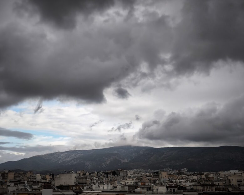 Καιρός αύριο: Συννεφιά, καταιγίδες και χιόνια – Που θα φτάσει ο υδράργυρος τους 18 βαθμούς Κελσίου