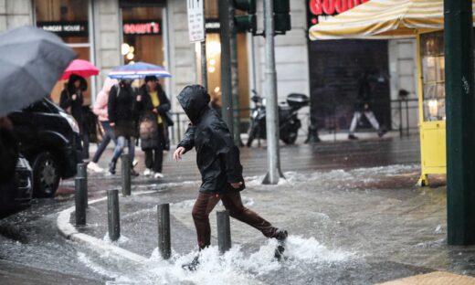 Καιρός σήμερα: Σύννεφα σε όλη τη χώρα με βροχές και καταιγίδες στα νησιά του Αιγαίου και νέα άνοδο της θερμοκρασίας