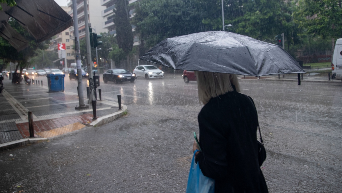 Καιρός σήμερα: Καταιγίδες στο Ιόνιο και την Ήπειρο – Από 14 ως 19 βαθμούς η θερμοκρασία