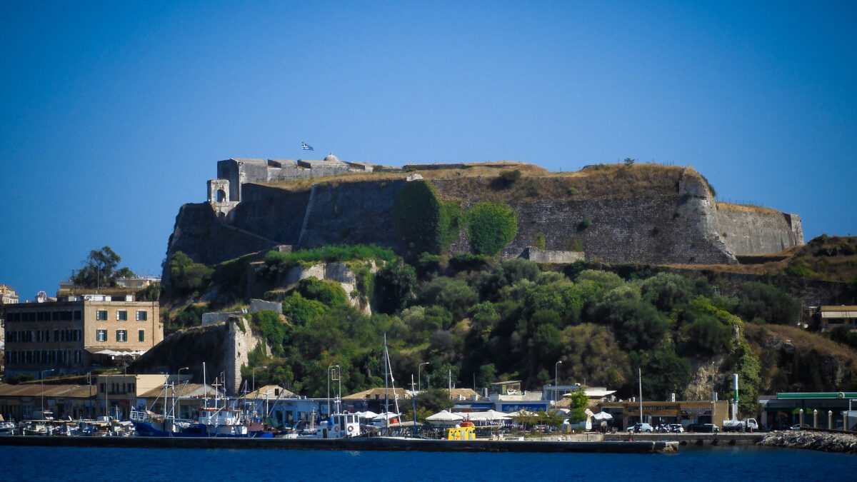 Κέρκυρα: 15 έφηβοι ξυλοκόπησαν άγρια 17χρονο για μια κοπέλα και το ανέβασαν στο διαδίκτυο