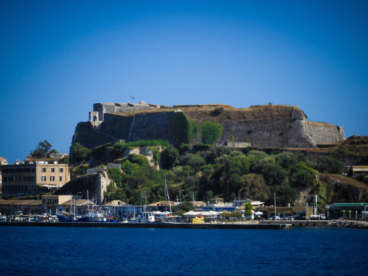 Κέρκυρα: 15 έφηβοι ξυλοκόπησαν άγρια 17χρονο για μια κοπέλα και το ανέβασαν στο διαδίκτυο