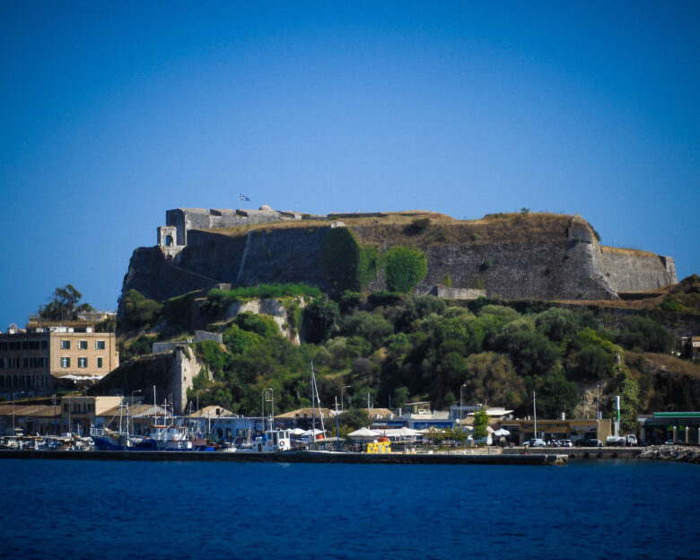 Κέρκυρα: 15 έφηβοι ξυλοκόπησαν άγρια 17χρονο για μια κοπέλα και το ανέβασαν στο διαδίκτυο