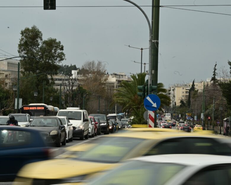 Κίνηση στους δρόμους: «Κόλαση» Κηφισός, Κηφισίας και Μεσογείων – Καθυστερήσεις και σε Αττική Οδό