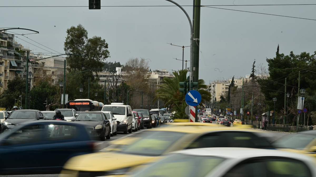 Κίνηση στους δρόμους: «Κόλαση» Κηφισός, Κηφισίας και Μεσογείων – Καθυστερήσεις και σε Αττική Οδό