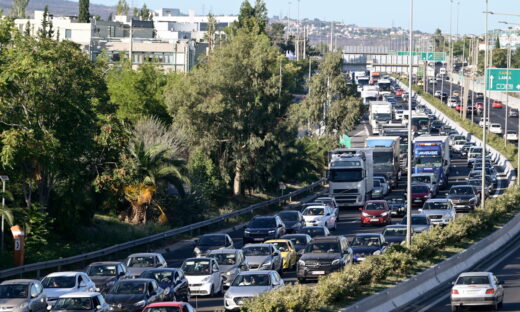 Κίνηση στους δρόμους: Κυκλοφοριακό χάος σε Κηφισό, Κηφισίας και Αττική Οδό