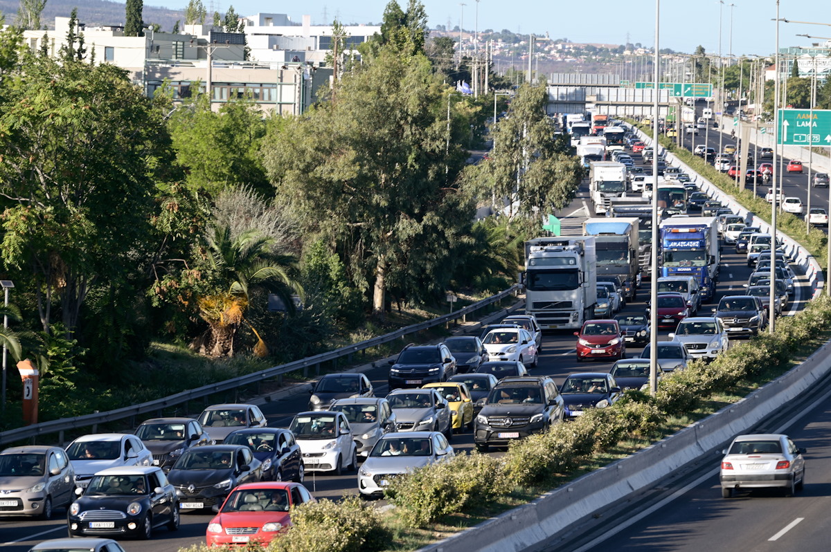 Κίνηση στους δρόμους: Κυκλοφοριακό χάος σε Κηφισό, Κηφισίας και Αττική Οδό