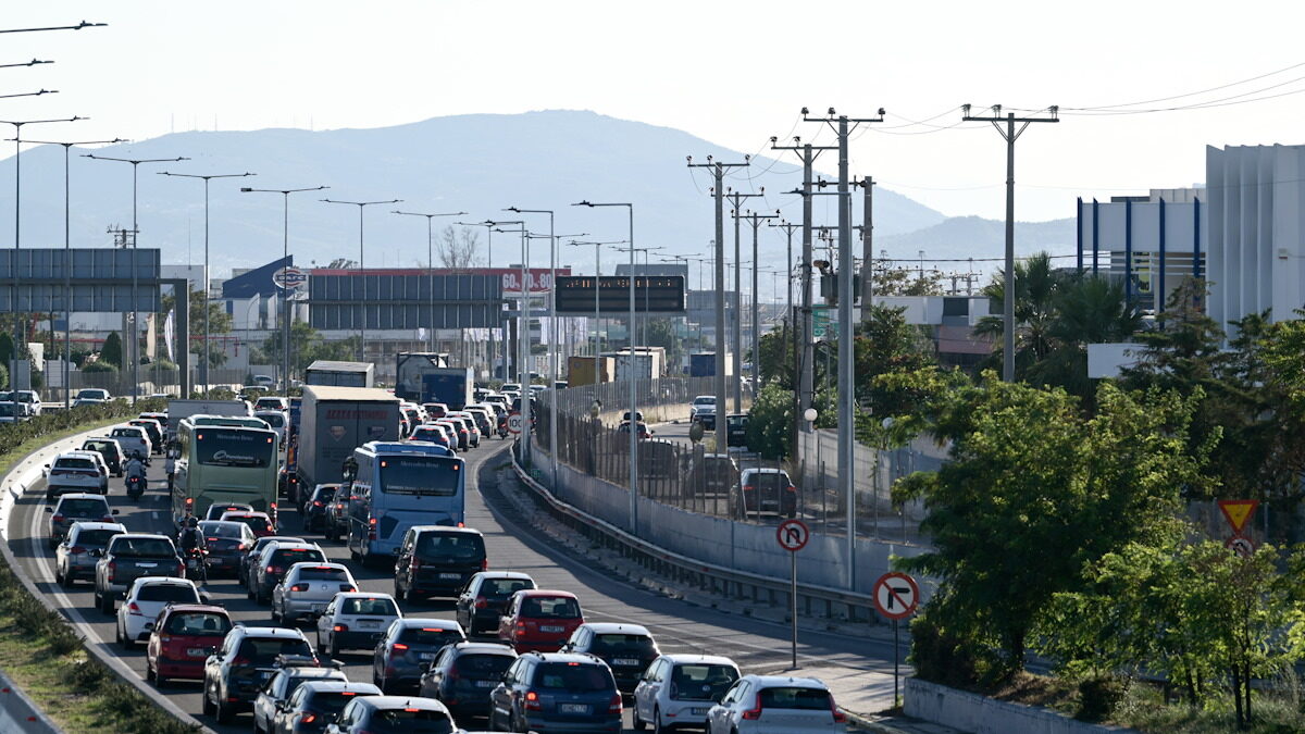 Κίνηση στους δρόμους: Στο «κόκκινο» Κηφισός, Κηφισίας και Λεωφόρο Αθηνών