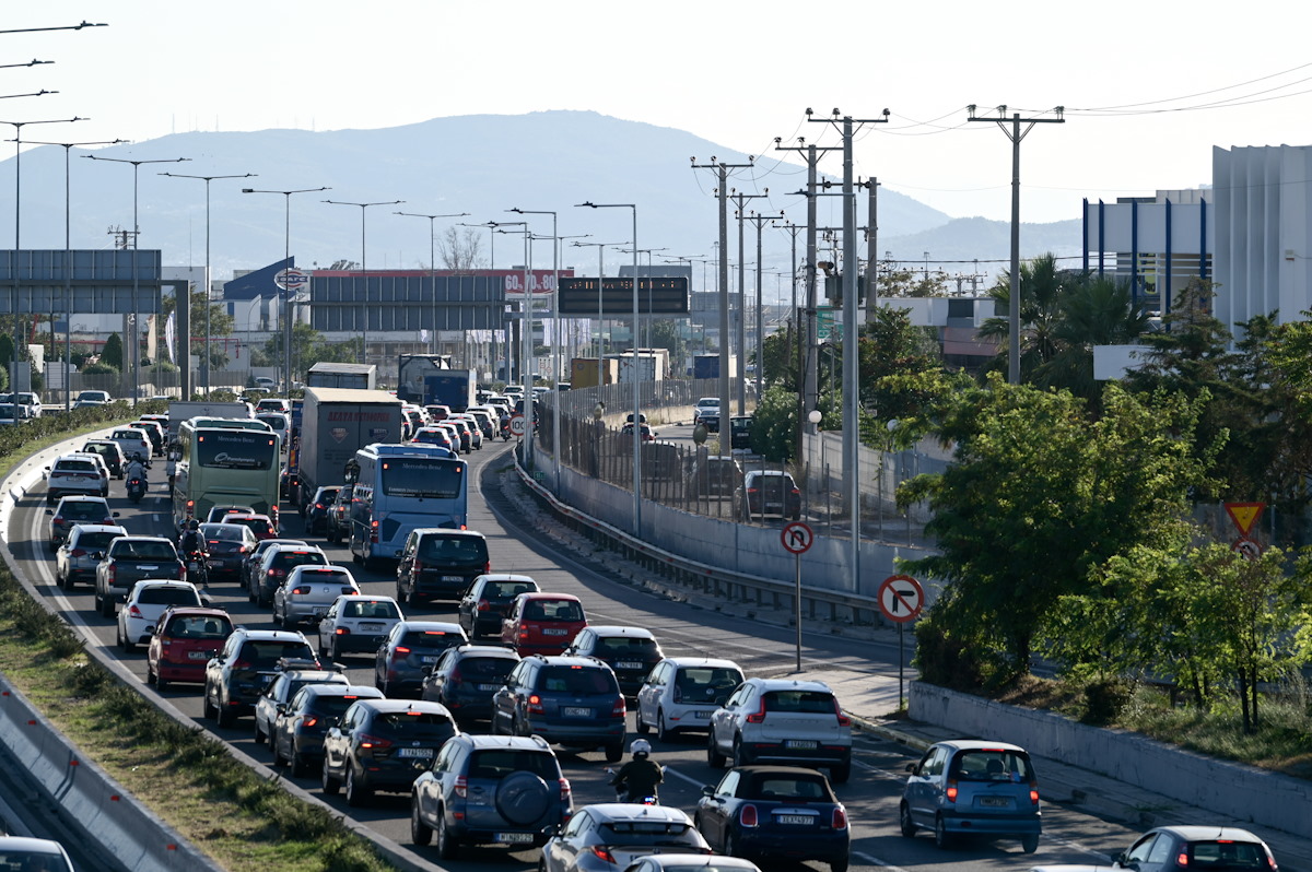 Κίνηση στους δρόμους: Στο «κόκκινο» Κηφισός, Κηφισίας και Λεωφόρο Αθηνών