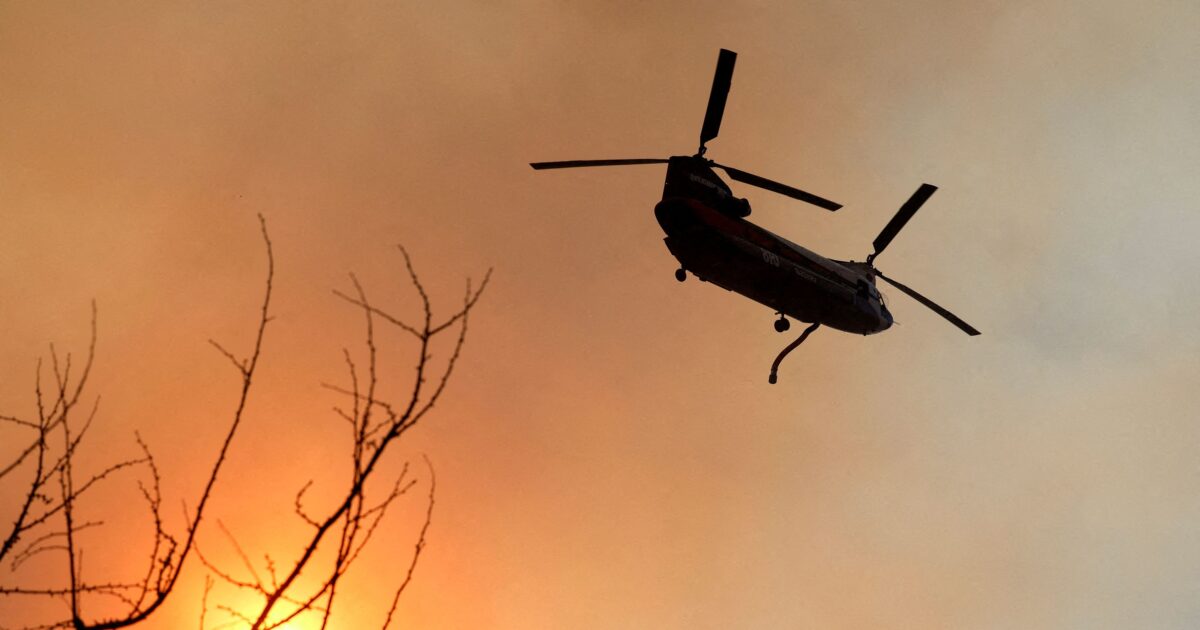 Συγκλονιστικά πλάνα μέσα από ελικόπτερο αποκαλύπτουν την πύρινη κόλαση