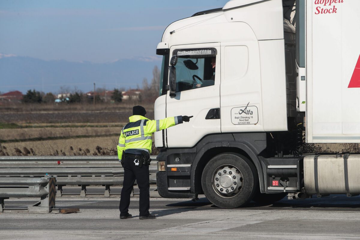 Αχαΐα: Δίπλωσε νταλίκα που μετέφερε φυσικό αέριο στο ύψος του Άνω Διακοπτού – Εκτροπή στην κυκλοφορία των αυτοκινήτων