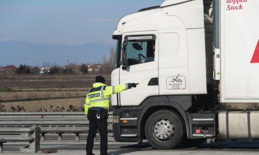 Αχαΐα: Δίπλωσε νταλίκα που μετέφερε φυσικό αέριο στο ύψος του Άνω Διακοπτού – Εκτροπή στην κυκλοφορία των αυτοκινήτων