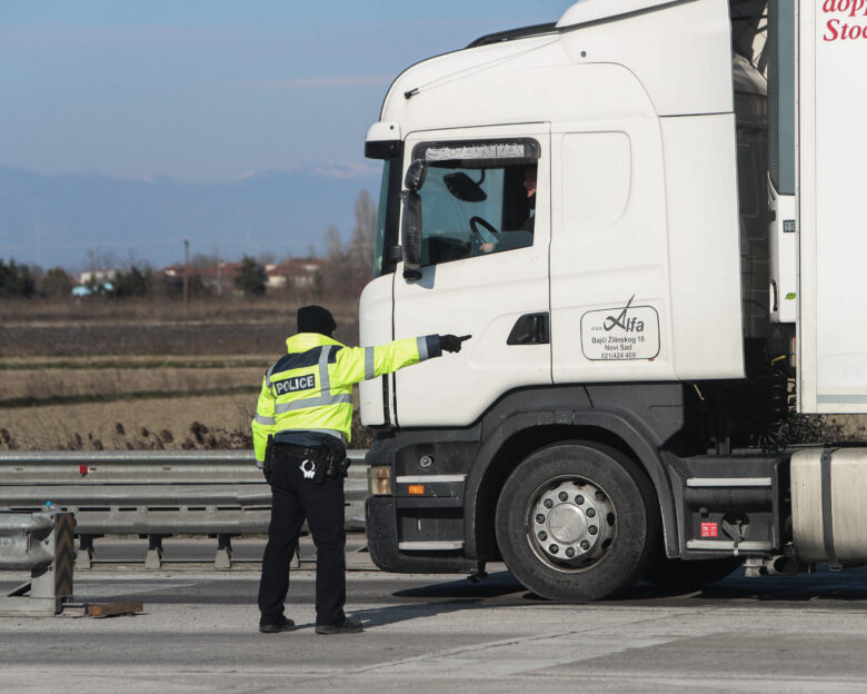 Αχαΐα: Δίπλωσε νταλίκα που μετέφερε φυσικό αέριο στο ύψος του Άνω Διακοπτού – Εκτροπή στην κυκλοφορία των αυτοκινήτων