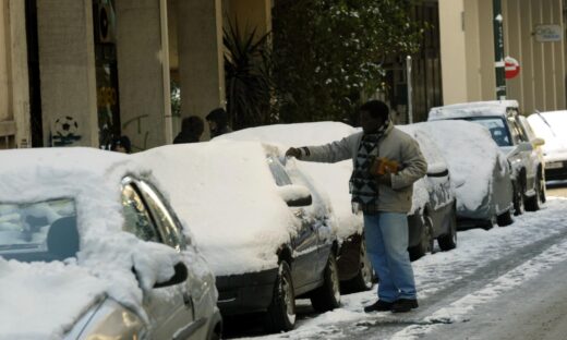 Πώς μπορείτε να απομακρύνετε τον πάγο από το παρμπρίζ του αυτοκινήτου