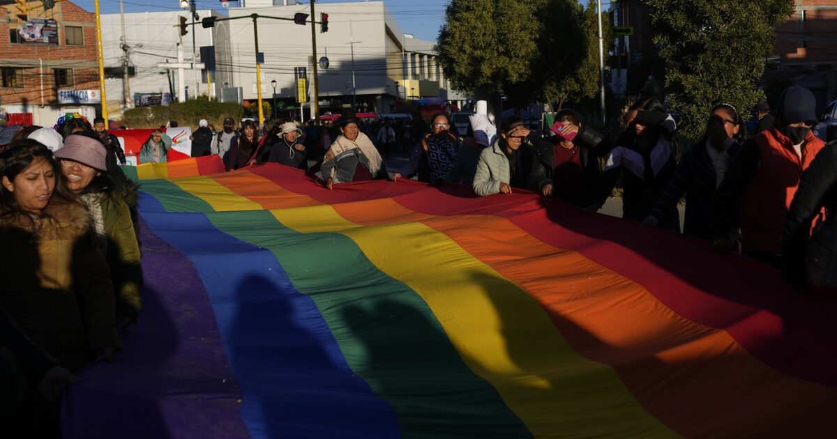 Ιστορική υποχώρηση του Πενταγώνου για τους ομοφυλόφιλους στρατιωτικούς που απολύθηκαν λόγω του σεξουαλικού προσανατολισμού τους