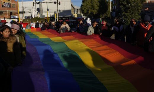 Το Πεντάγωνο συμφωνεί σε ιστορικό διακανονισμό για τους ομοφυλόφιλους στρατιωτικούς που απολύθηκαν λόγω του σεξουαλικού προσανατολισμού τους