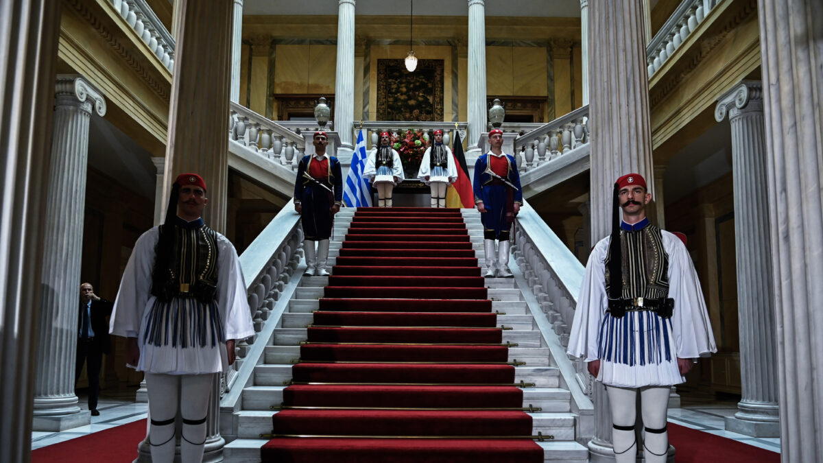 Γιατί ο Κυριάκος Μητσοτάκης επέλεξε τον Κώστα Τασούλα και όχι τον Ευάγγελο Βενιζέλο για Πρόεδρο της Δημοκρατίας